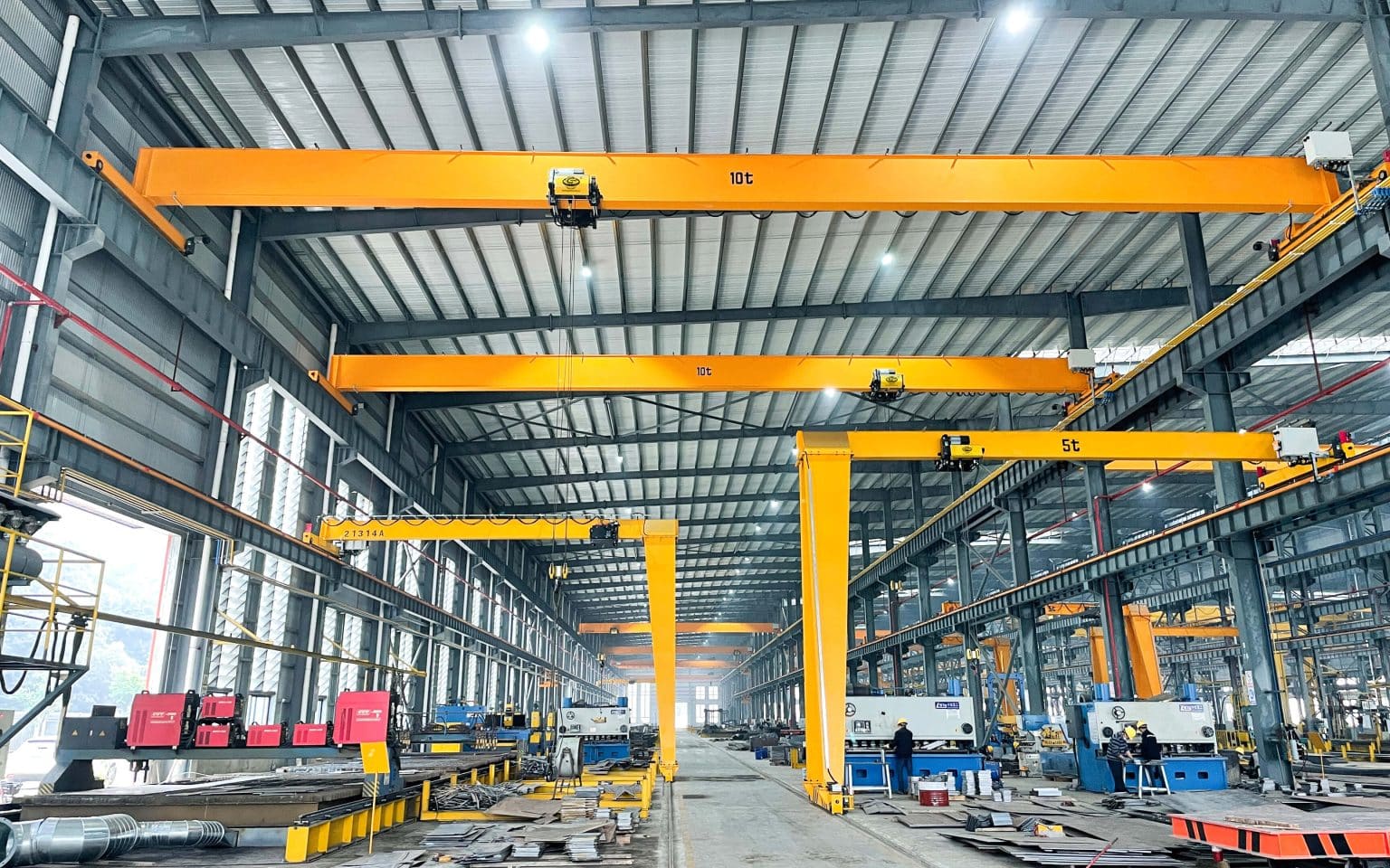 Crane solution for metal processing workshop material handling
