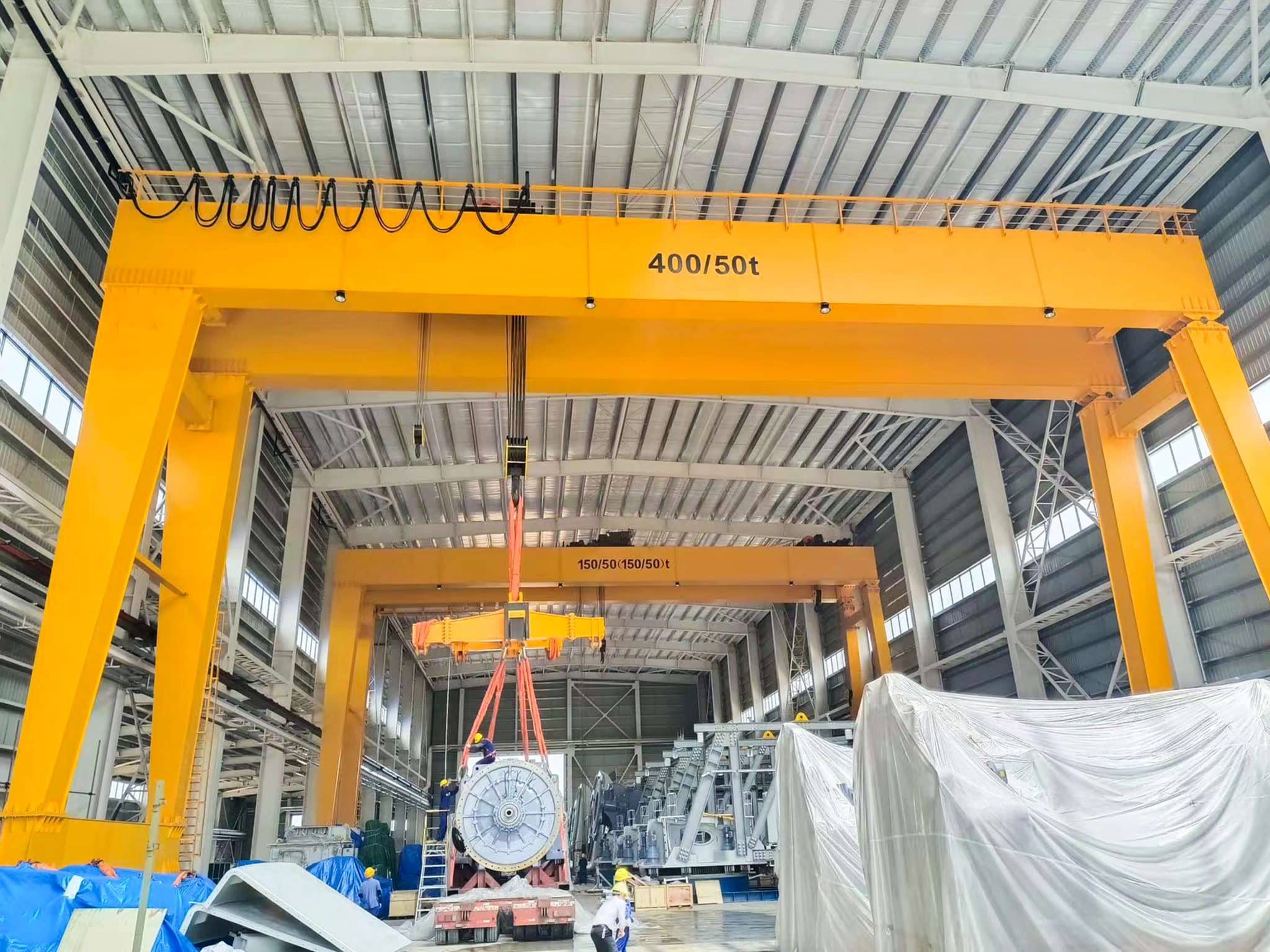 Gantry crane for heavy manufacturing site material handling
