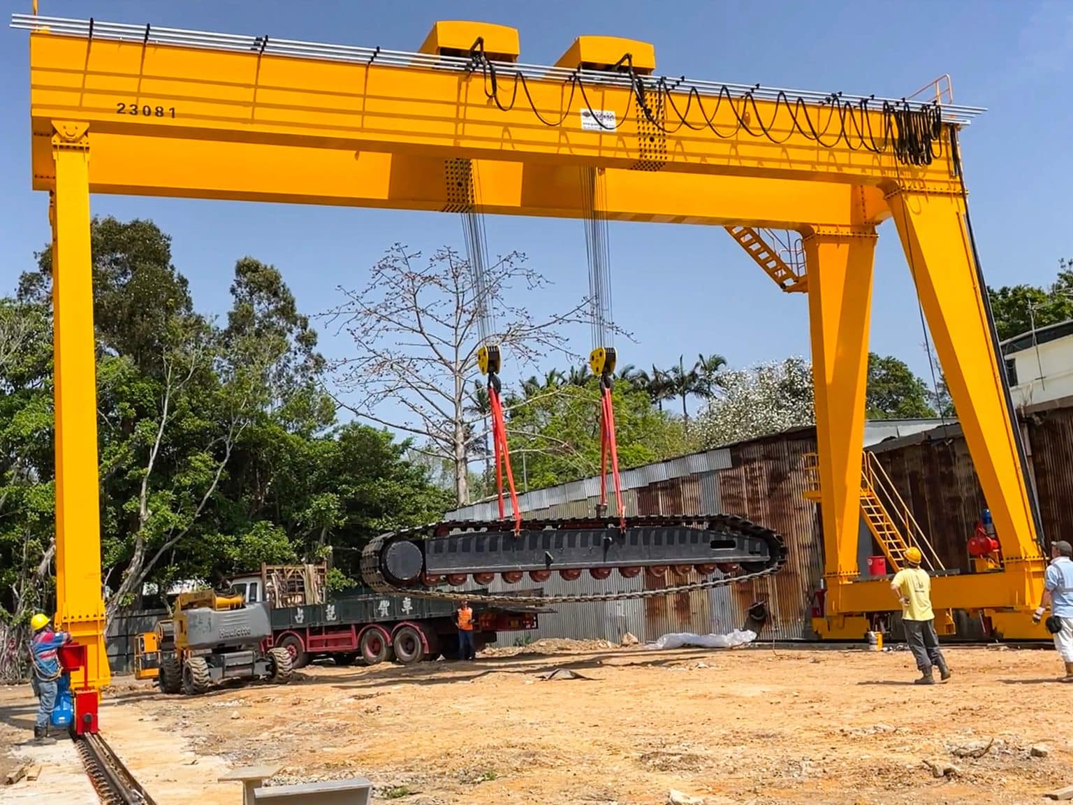 Gantry crane optimizing outdoor yard space for heavy material handling