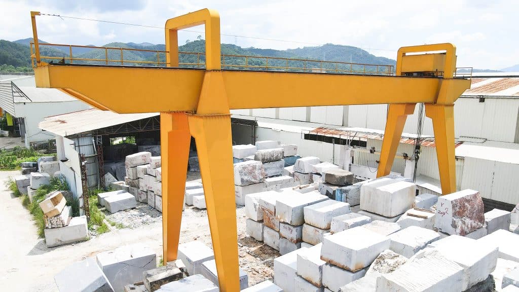Dust-Adapted Crane Solution for Stone Workshops